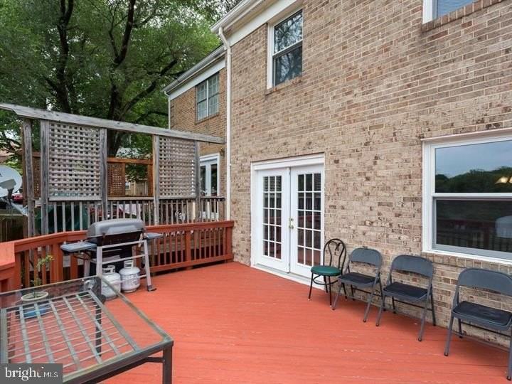 9902 Lakepointe Dr - Photo 3 of 23