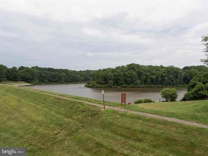 9902 Lakepointe Dr - Photo 4 of 23