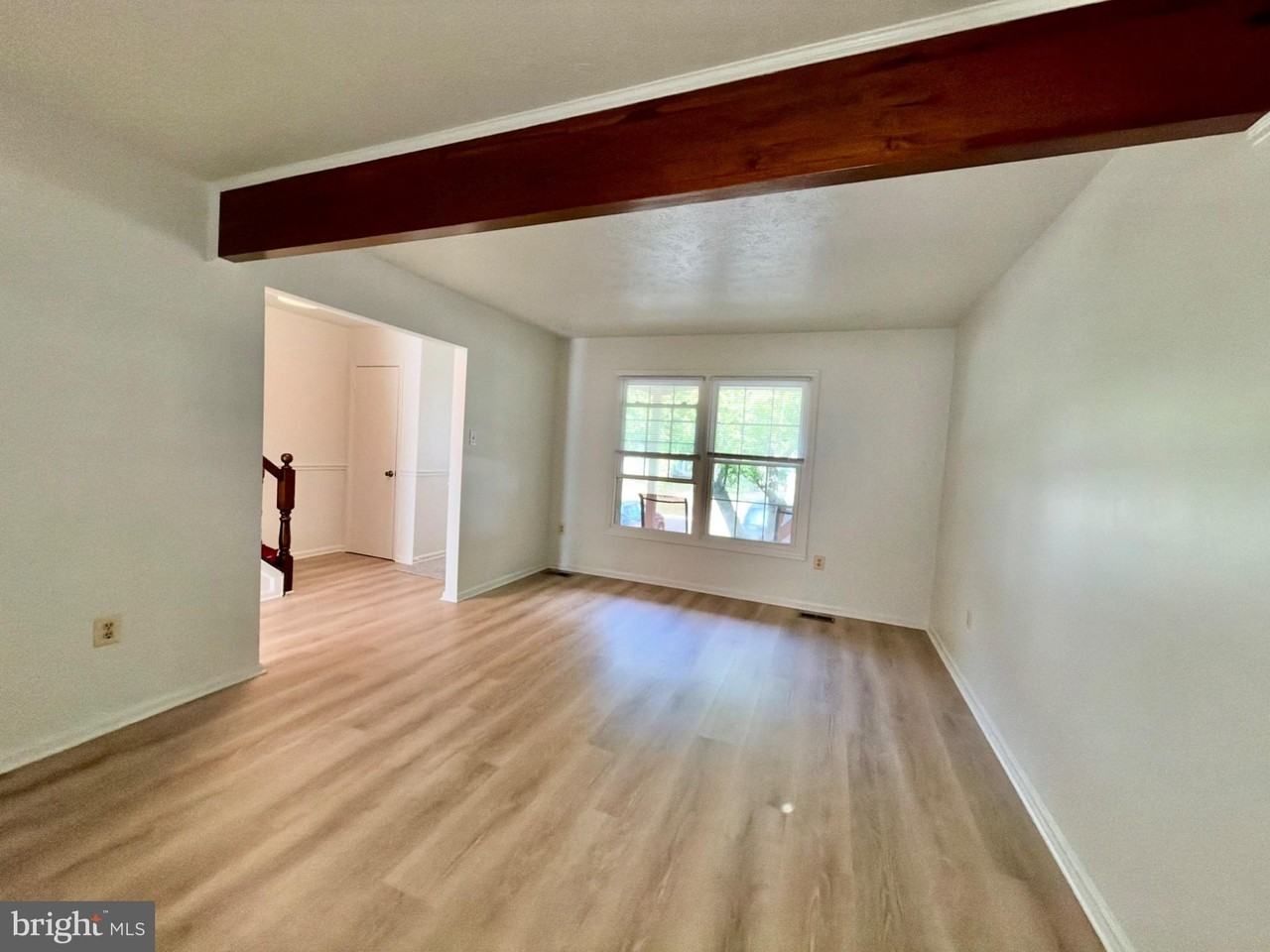 11021 Tower Pl - Photo 3 of 16