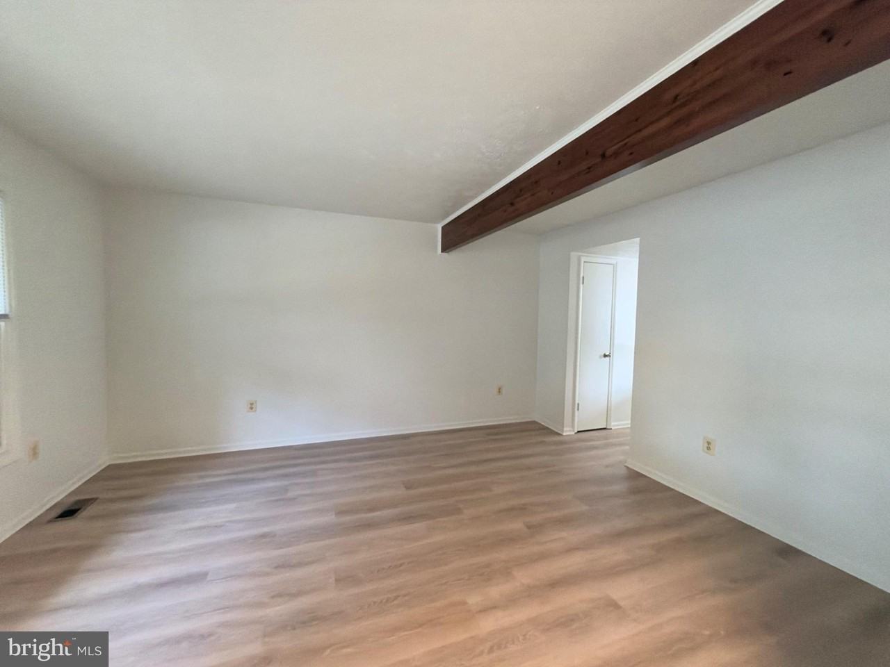 11021 Tower Pl - Photo 4 of 16