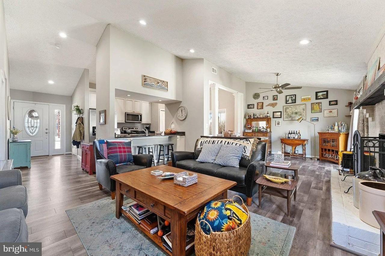 9833 Nimitz Ct - Photo 4 of 21