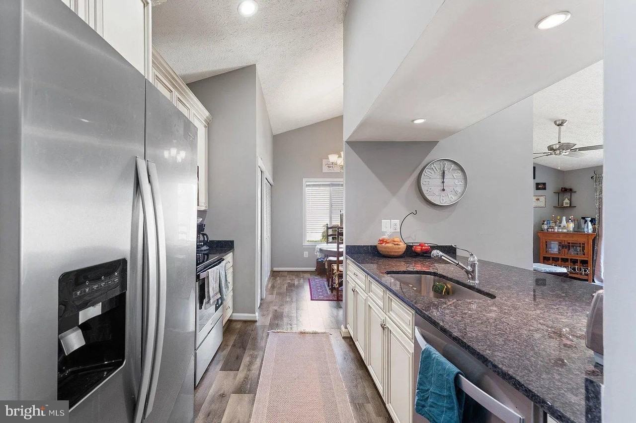 9833 Nimitz Ct - Photo 6 of 21