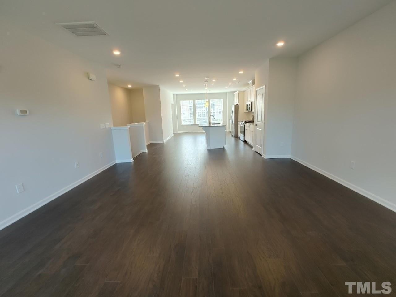 1029 Commack Dr - Photo 2 of 30