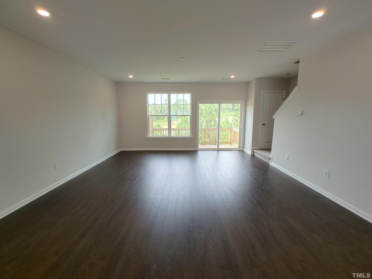 1029 Commack Dr - Photo 6 of 30