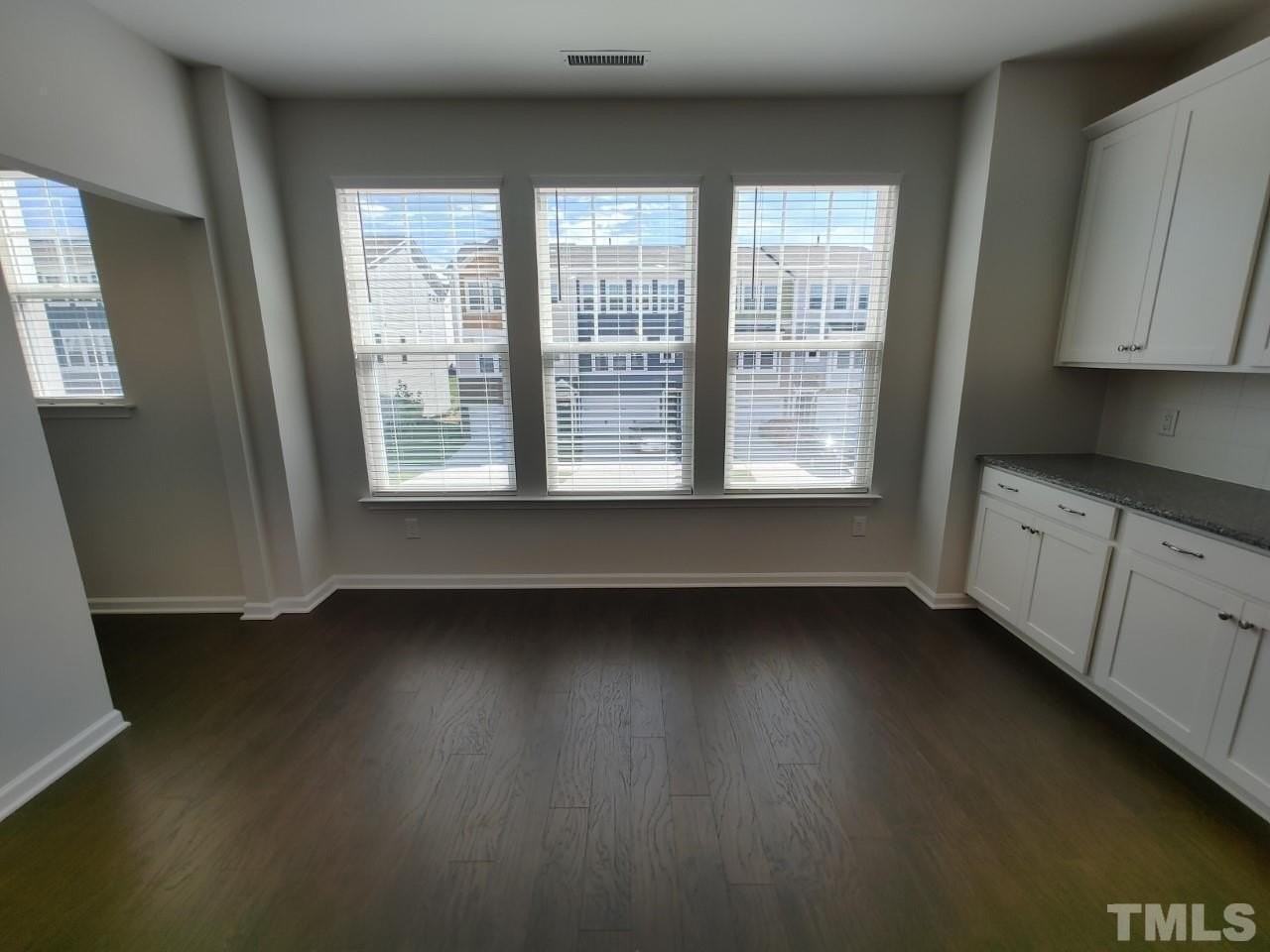 1029 Commack Dr - Photo 7 of 30