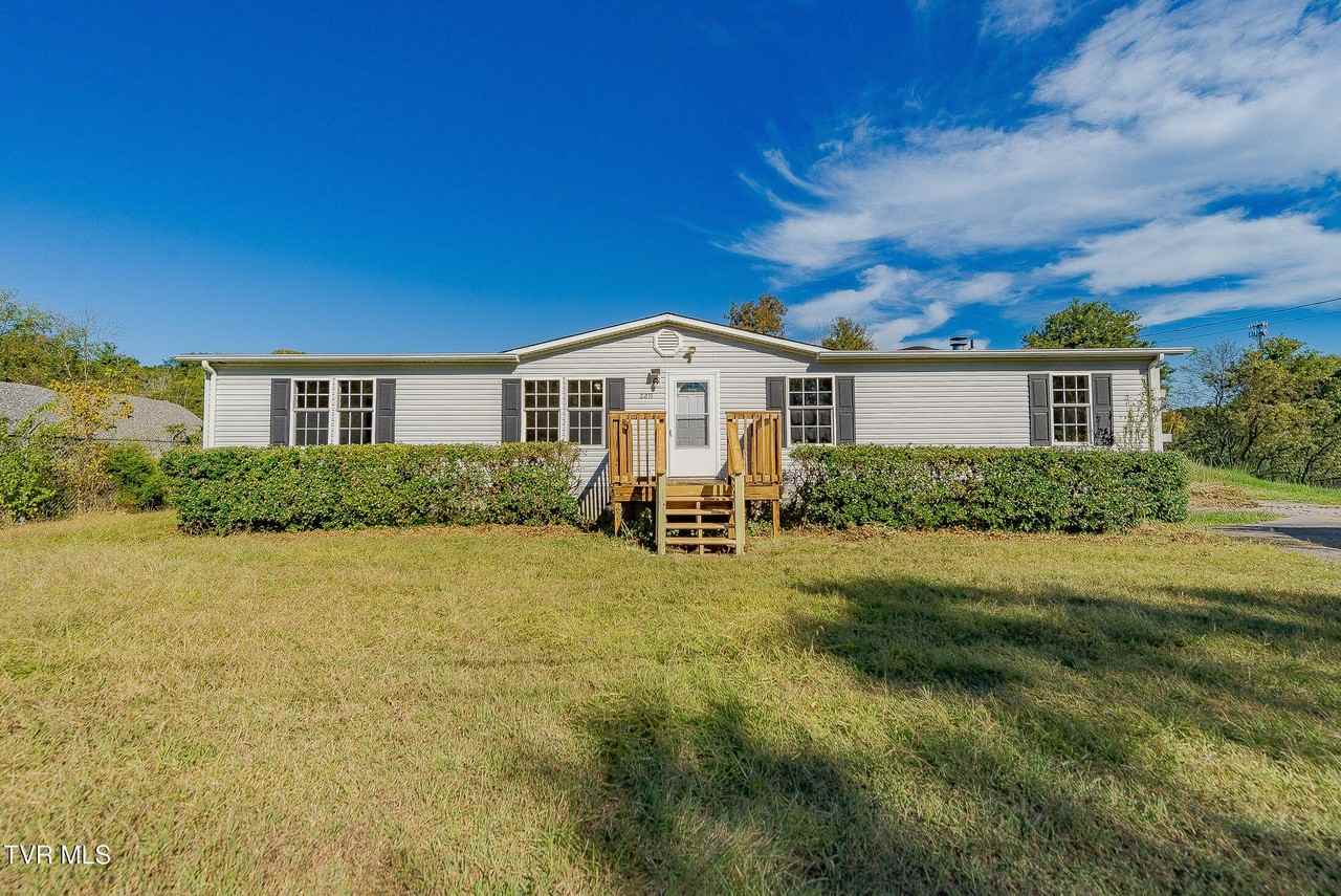 2211 Diana Ave - Photo 2 of 35