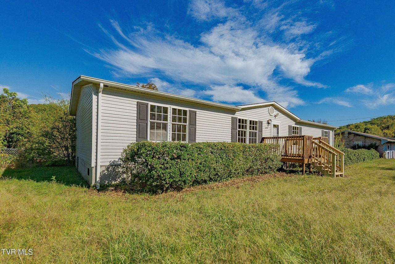 2211 Diana Ave - Photo 4 of 35