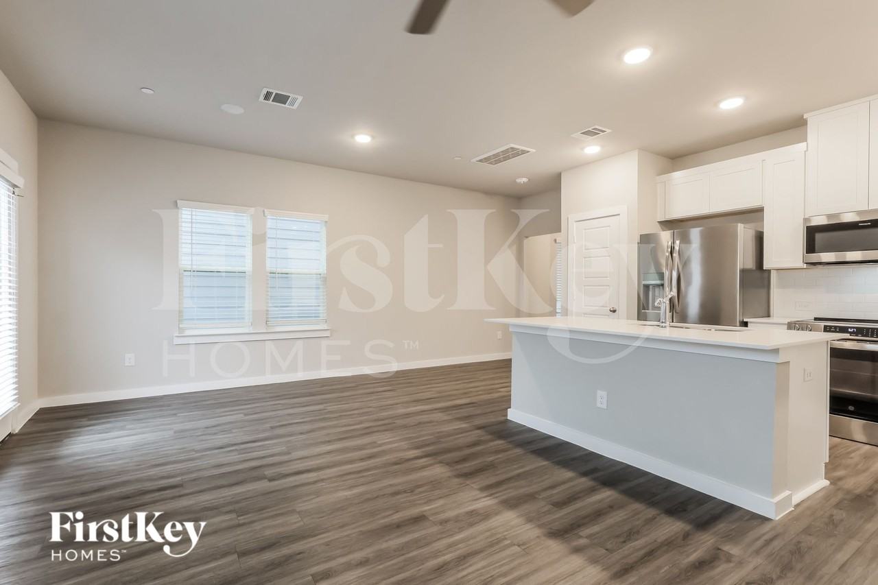 18310 W Centro Cir - Photo 5 of 20