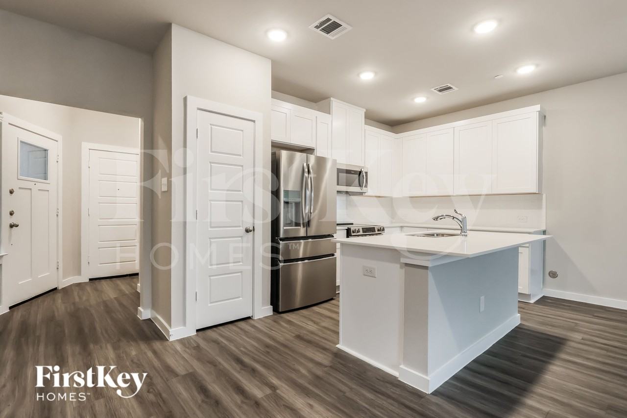 18310 W Centro Cir - Photo 7 of 20