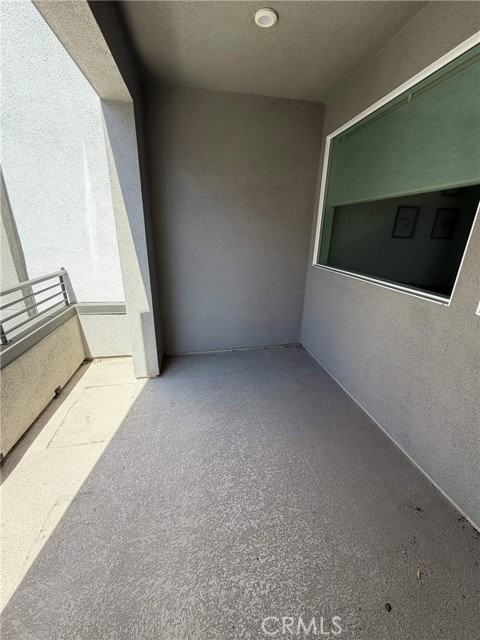 605 S Lyon St - Photo 2 of 7