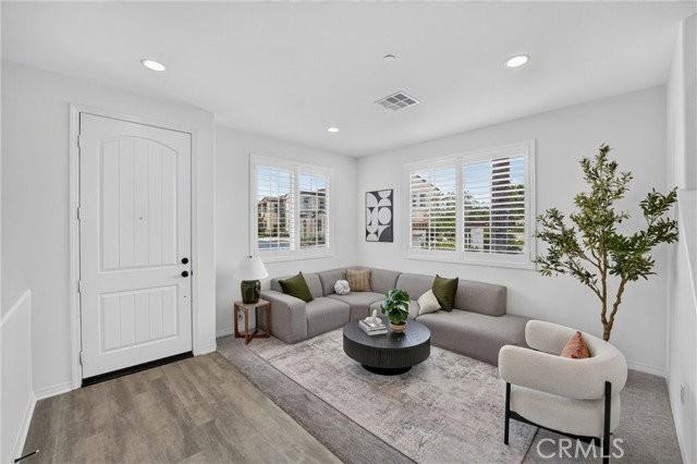 1115 N Vecino Ln - Photo 4 of 8