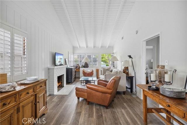 317 Iris Ave - Photo 3 of 8