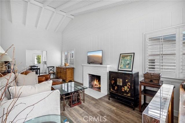 317 Iris Ave - Photo 4 of 8