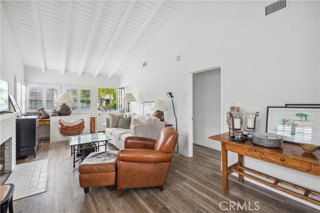 317 Iris Ave - Photo 5 of 8