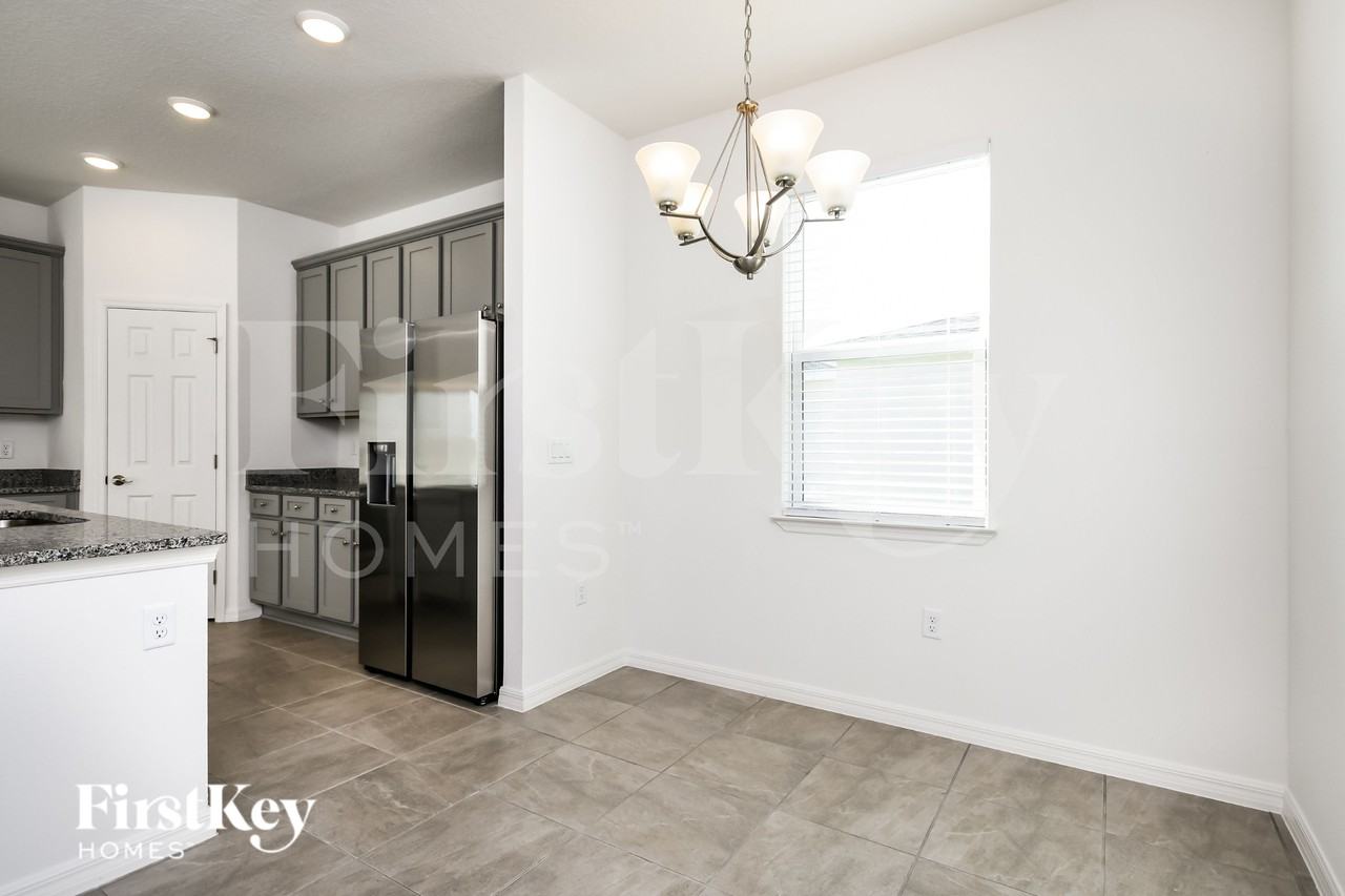 609 Crown Rose Dr - Photo 5 of 17