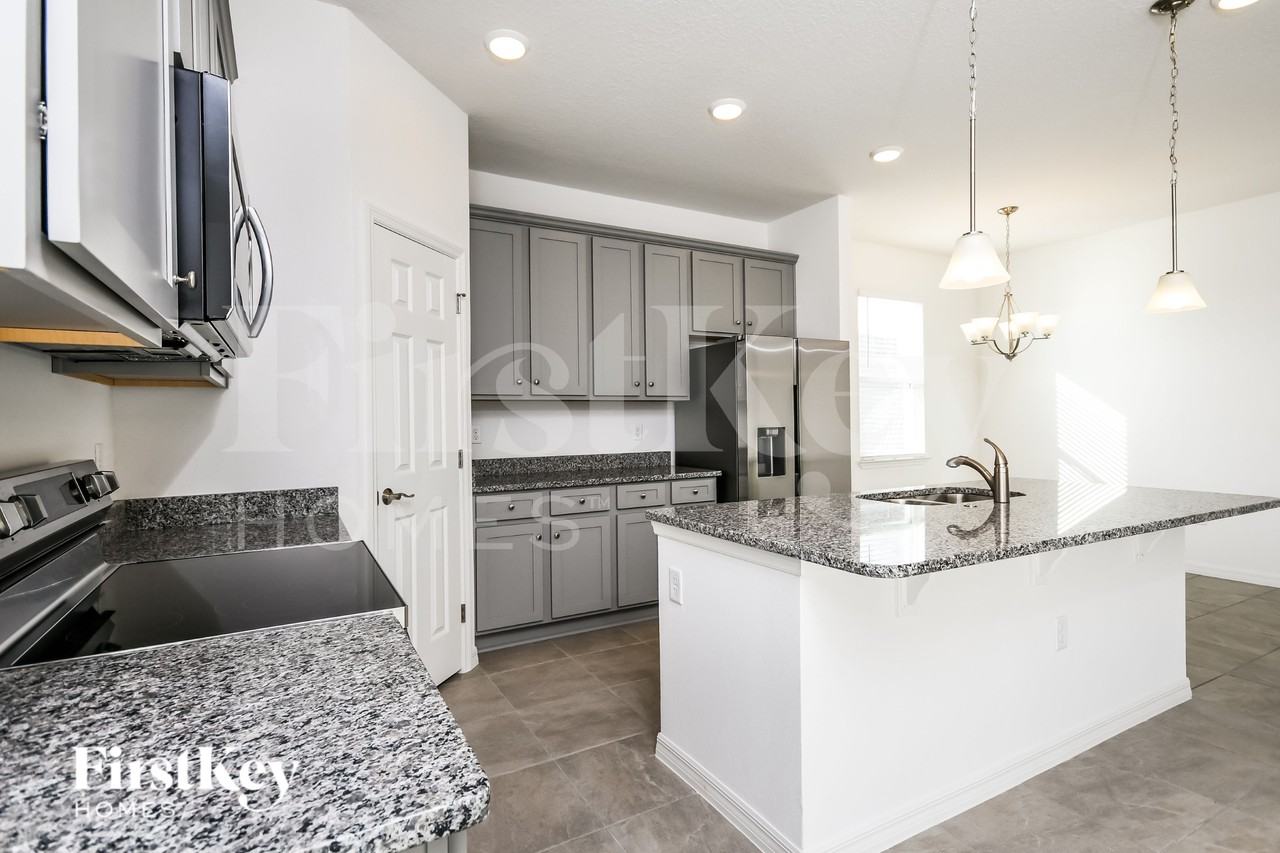 609 Crown Rose Dr - Photo 6 of 17