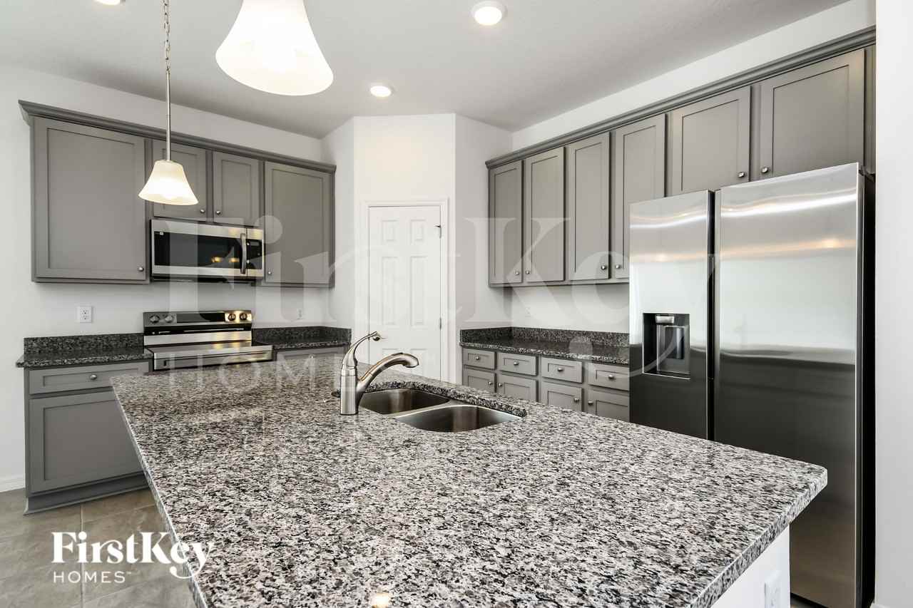 609 Crown Rose Dr - Photo 7 of 17