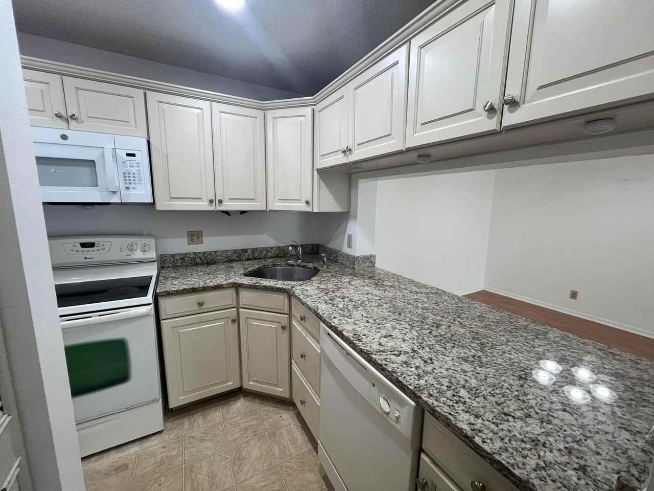 618 Sea Pine Way - Photo 4 of 14