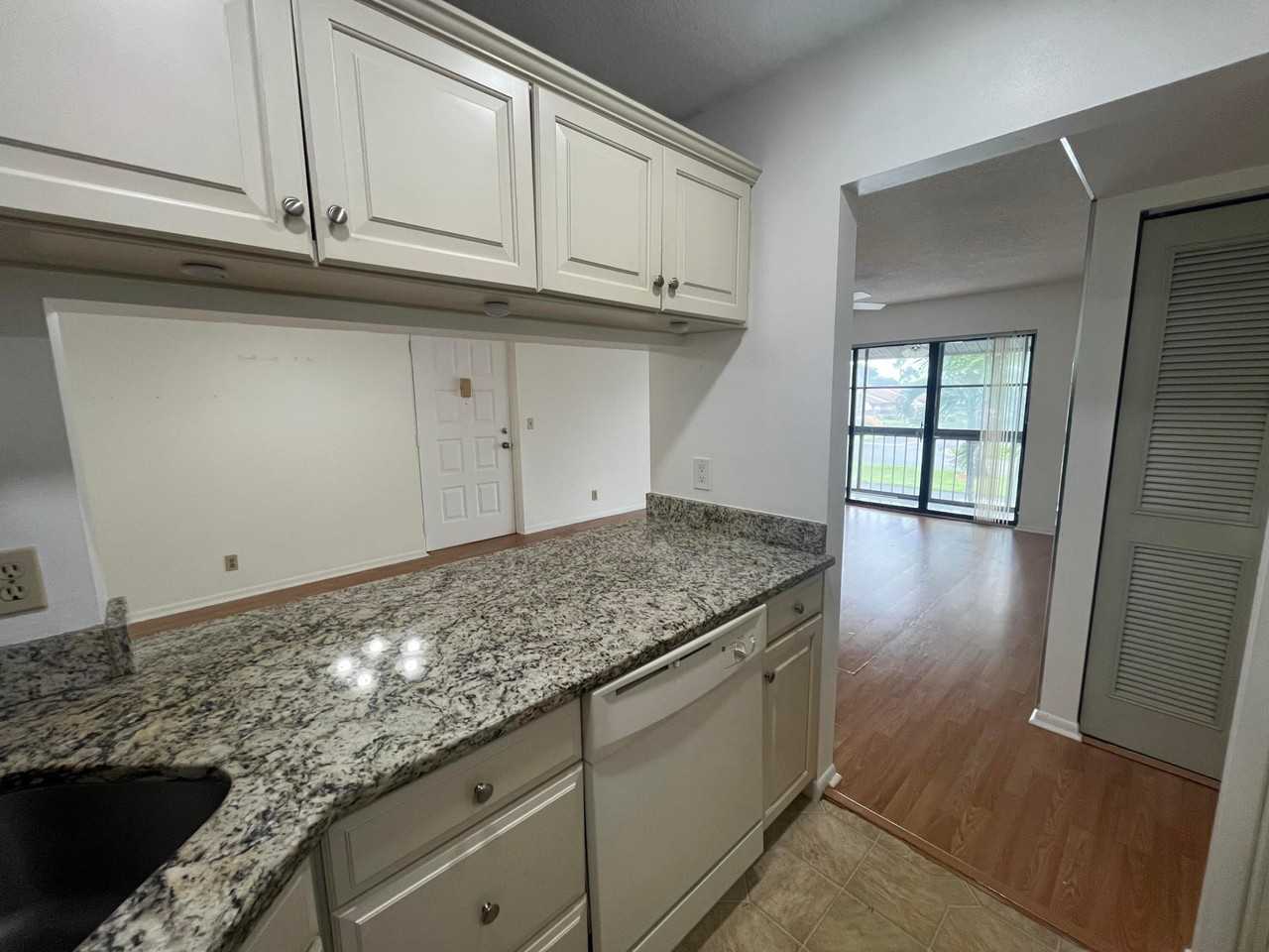 618 Sea Pine Way - Photo 6 of 14