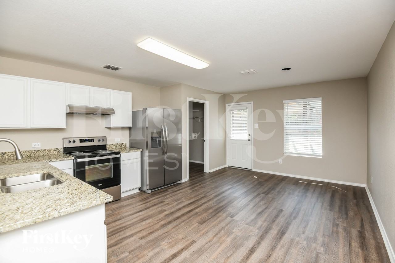 841 Santa Rosa Dr - Photo 4 of 15