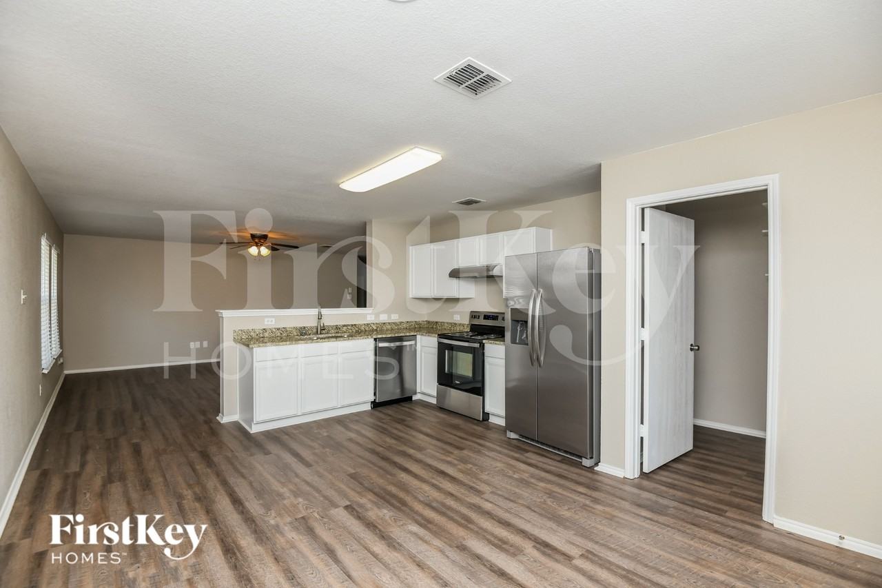 841 Santa Rosa Dr - Photo 5 of 15