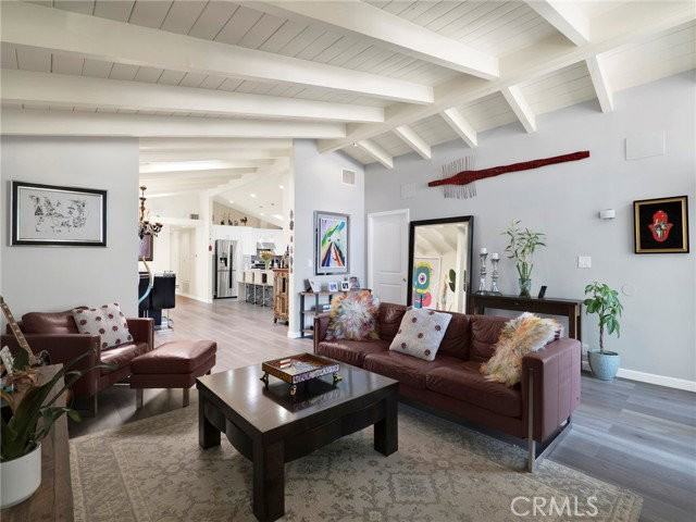 6213 Lubao Ave - Photo 2 of 8