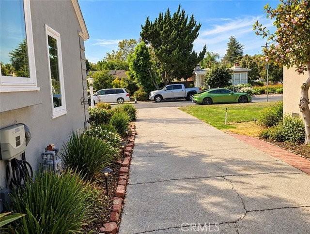 6548 Colbath Ave - Photo 4 of 8