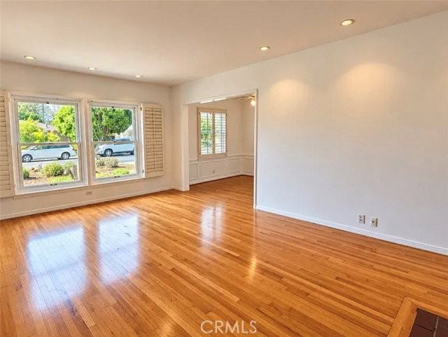 6548 Colbath Ave - Photo 6 of 8