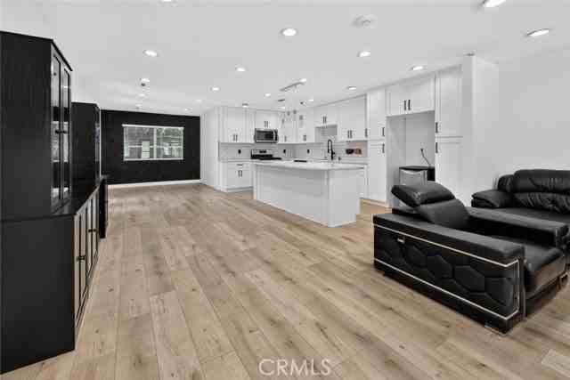 7940 Atoll Ave - Photo 4 of 8
