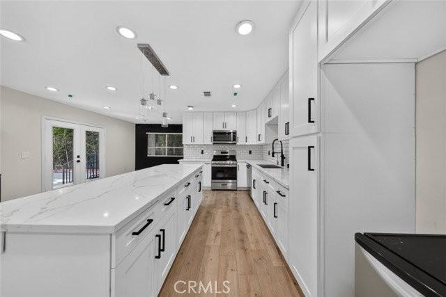 7940 Atoll Ave - Photo 6 of 8