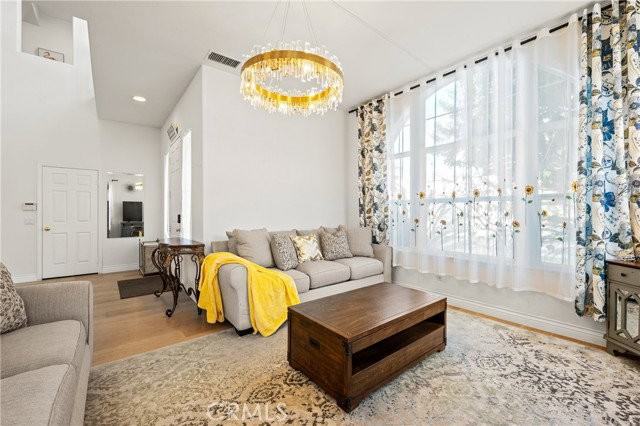 19366 Fortune Pl - Photo 4 of 6