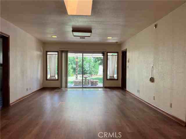109 W Sandra Ave - Photo 6 of 8