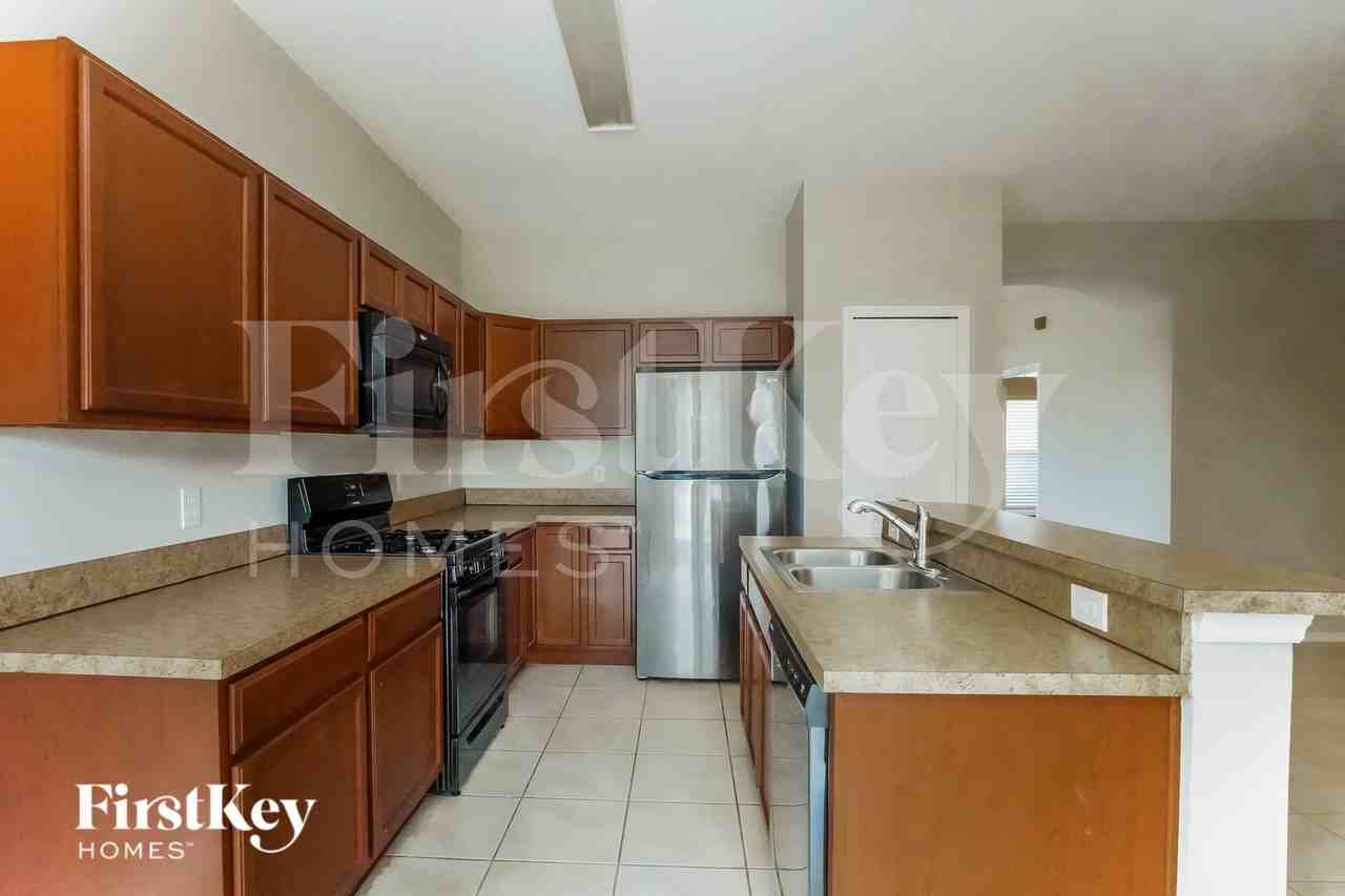 705 Jaybee Ave - Photo 4 of 15