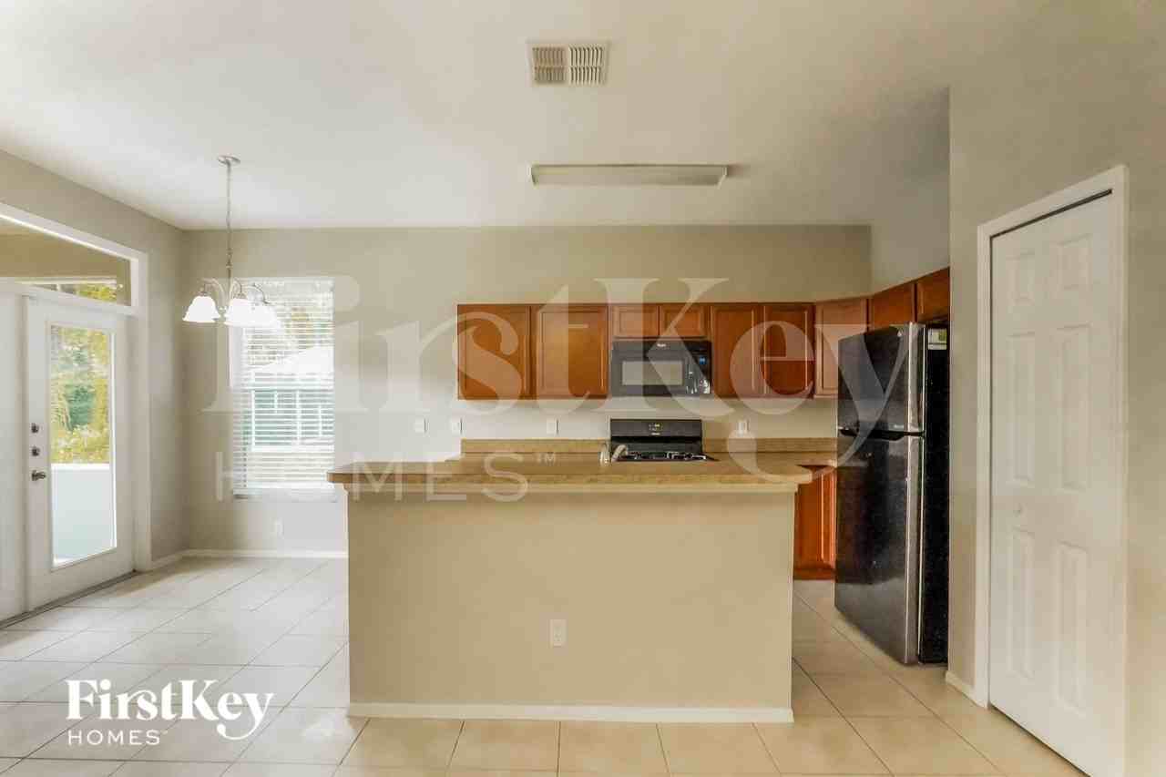 705 Jaybee Ave - Photo 5 of 15