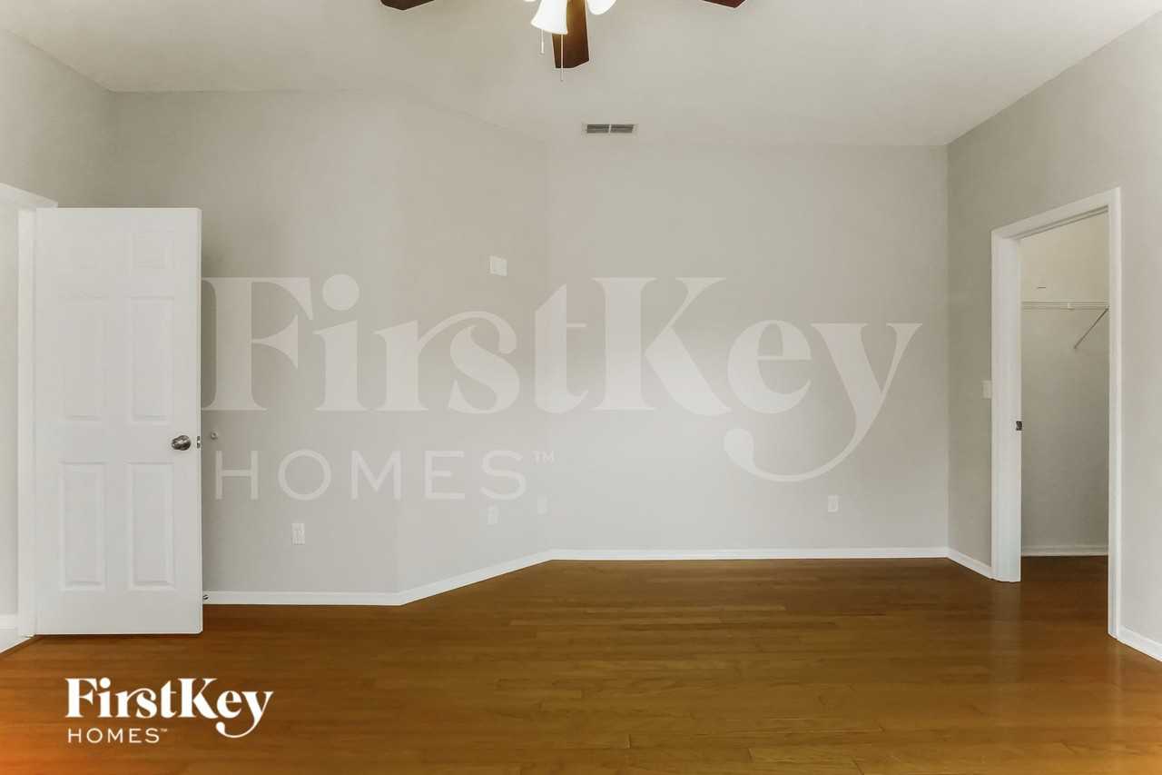 705 Jaybee Ave - Photo 6 of 15