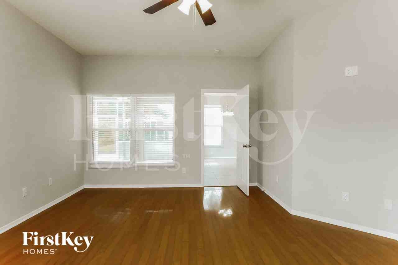 705 Jaybee Ave - Photo 7 of 15