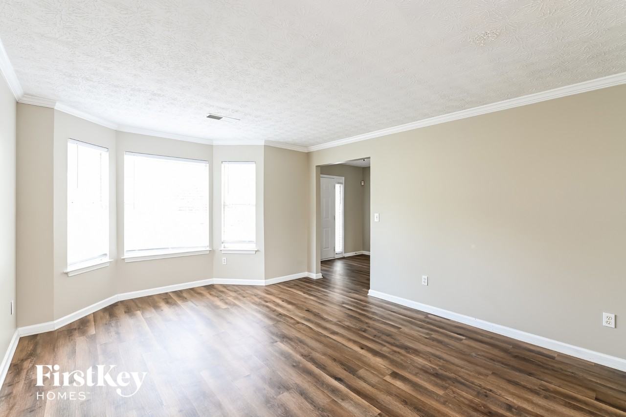 4274 Leslie Lee Cir - Photo 2 of 15