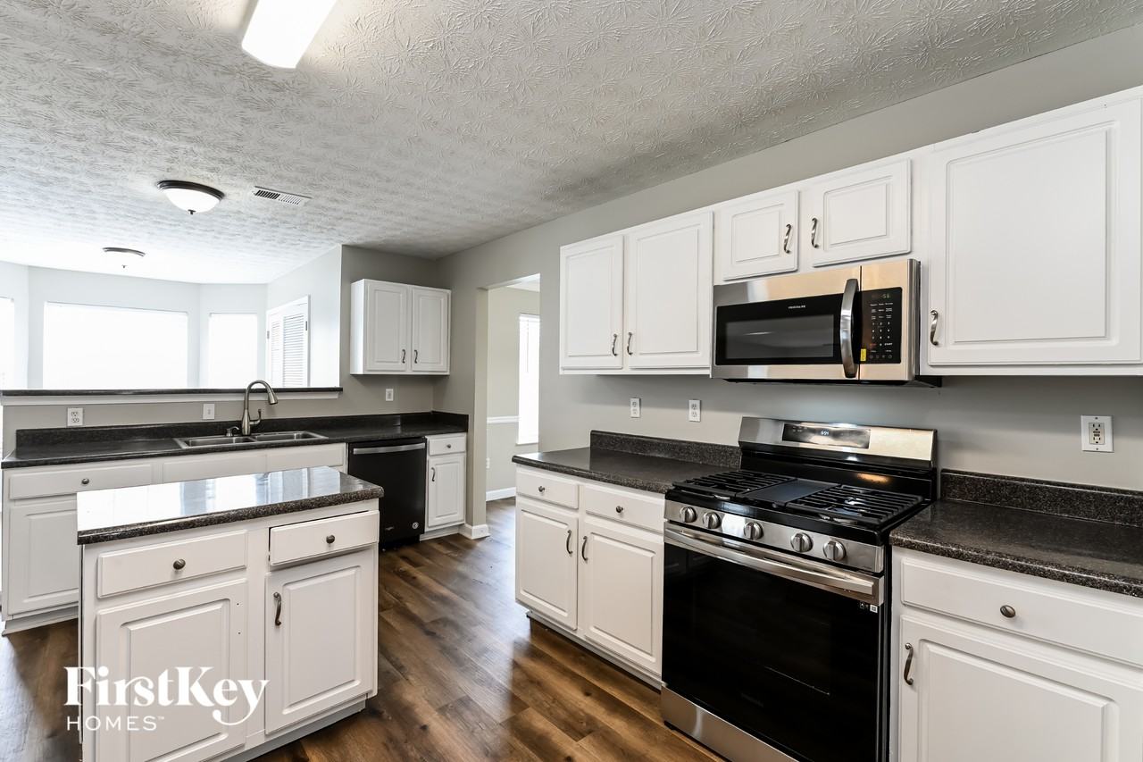 4274 Leslie Lee Cir - Photo 4 of 15