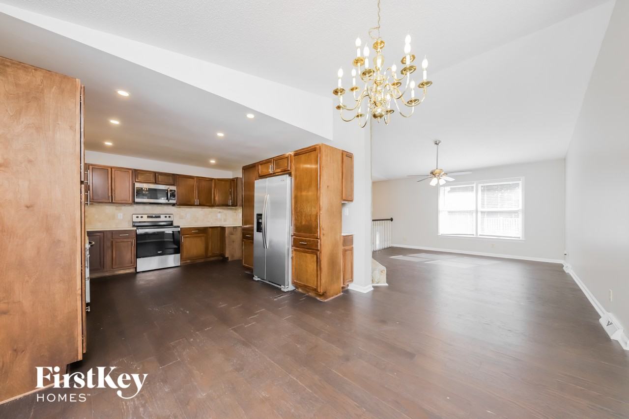 1412 Santolina Ln - Photo 4 of 15