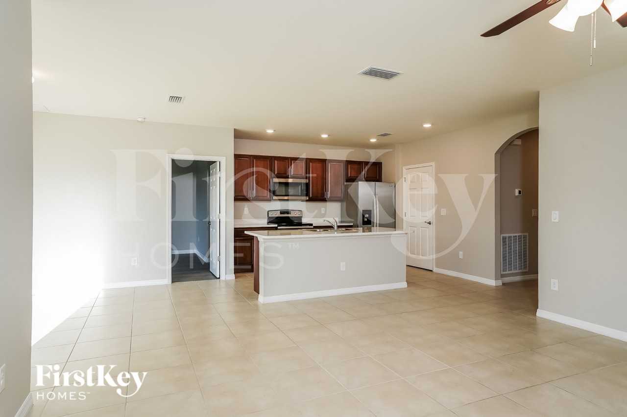2630 Sw 4th Ln - Photo 2 of 16