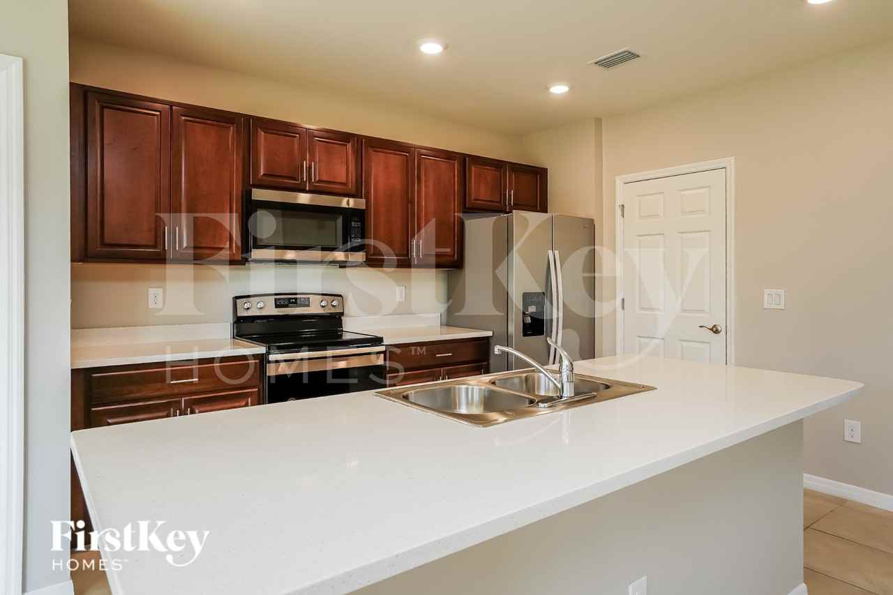 2630 Sw 4th Ln - Photo 5 of 16