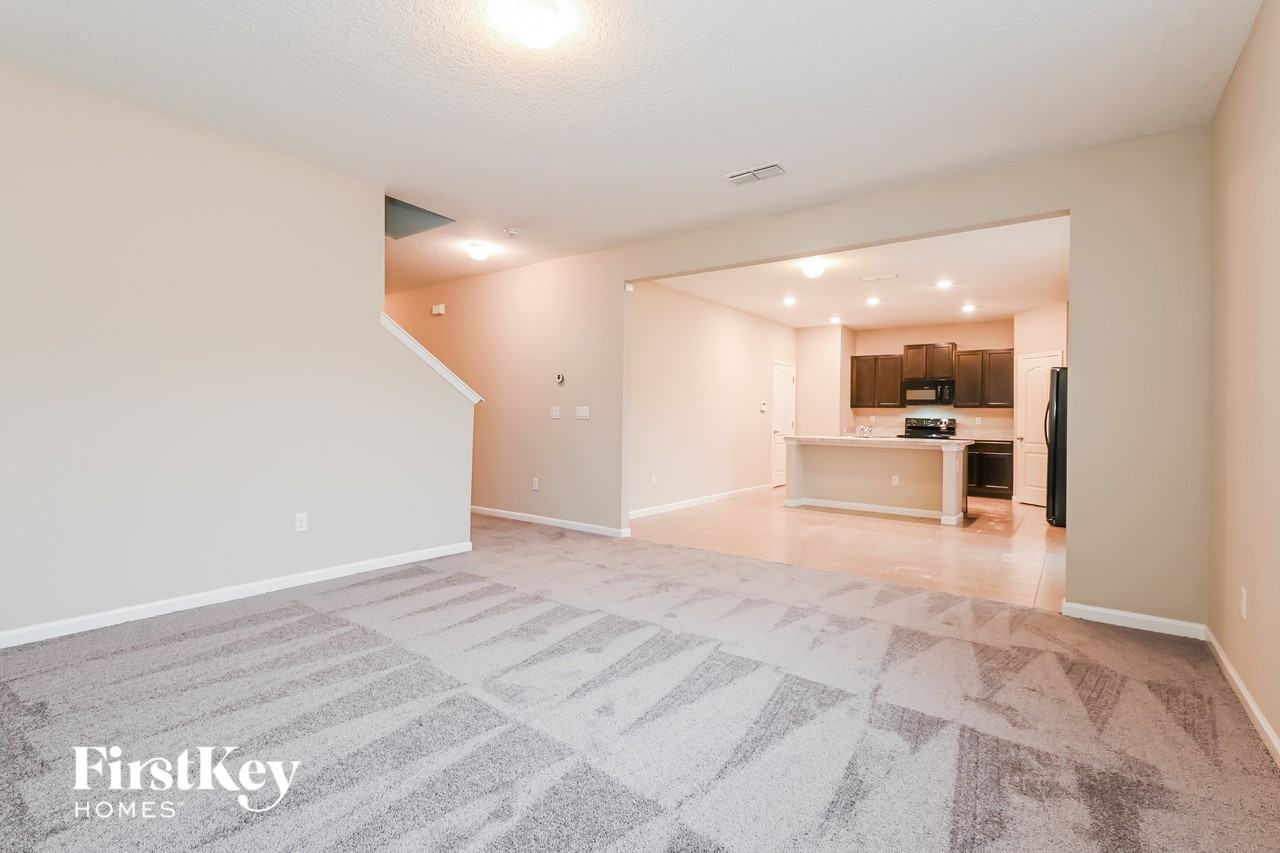 11040 Haws Ln - Photo 3 of 15
