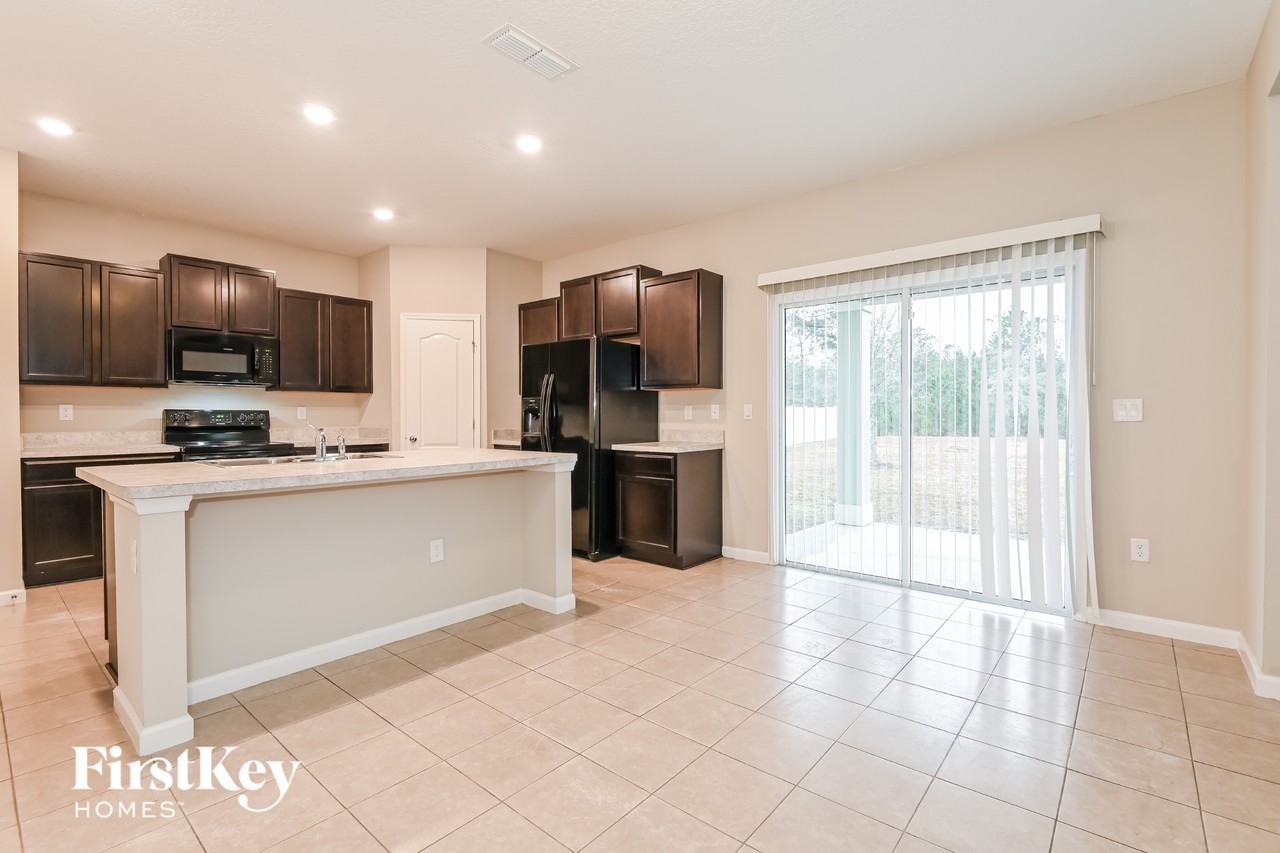 11040 Haws Ln - Photo 4 of 15