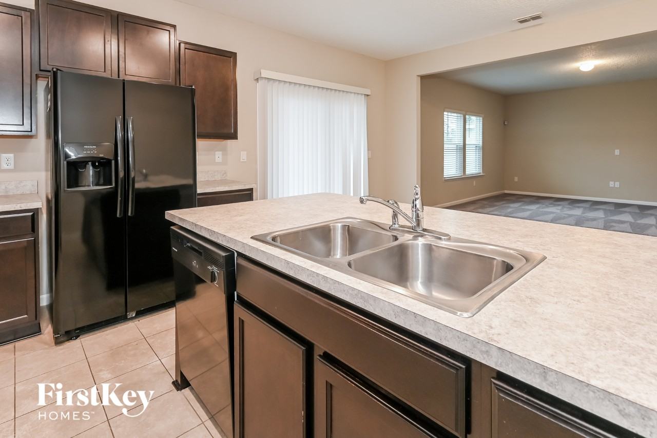 11040 Haws Ln - Photo 5 of 15