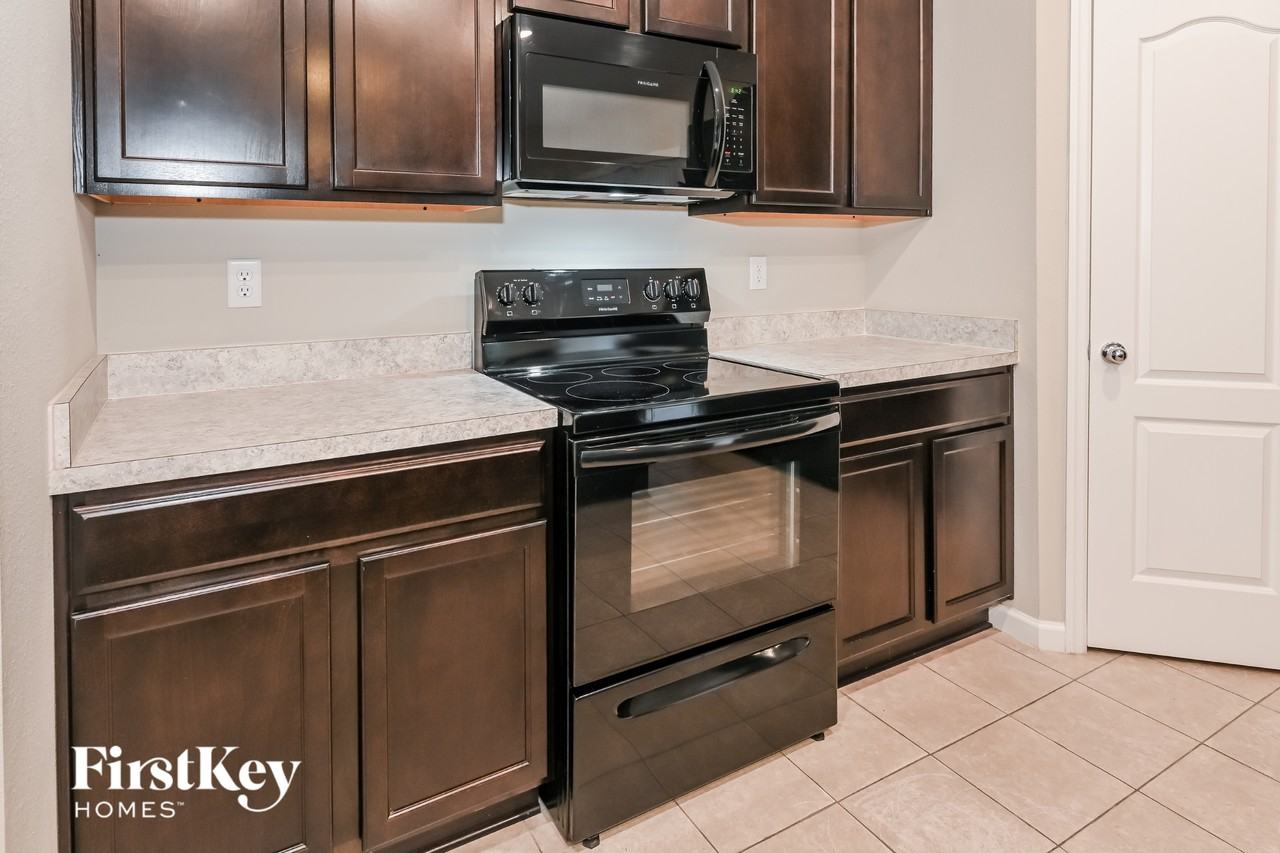 11040 Haws Ln - Photo 6 of 15