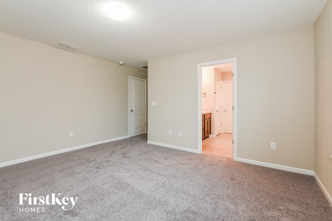 11040 Haws Ln - Photo 7 of 15