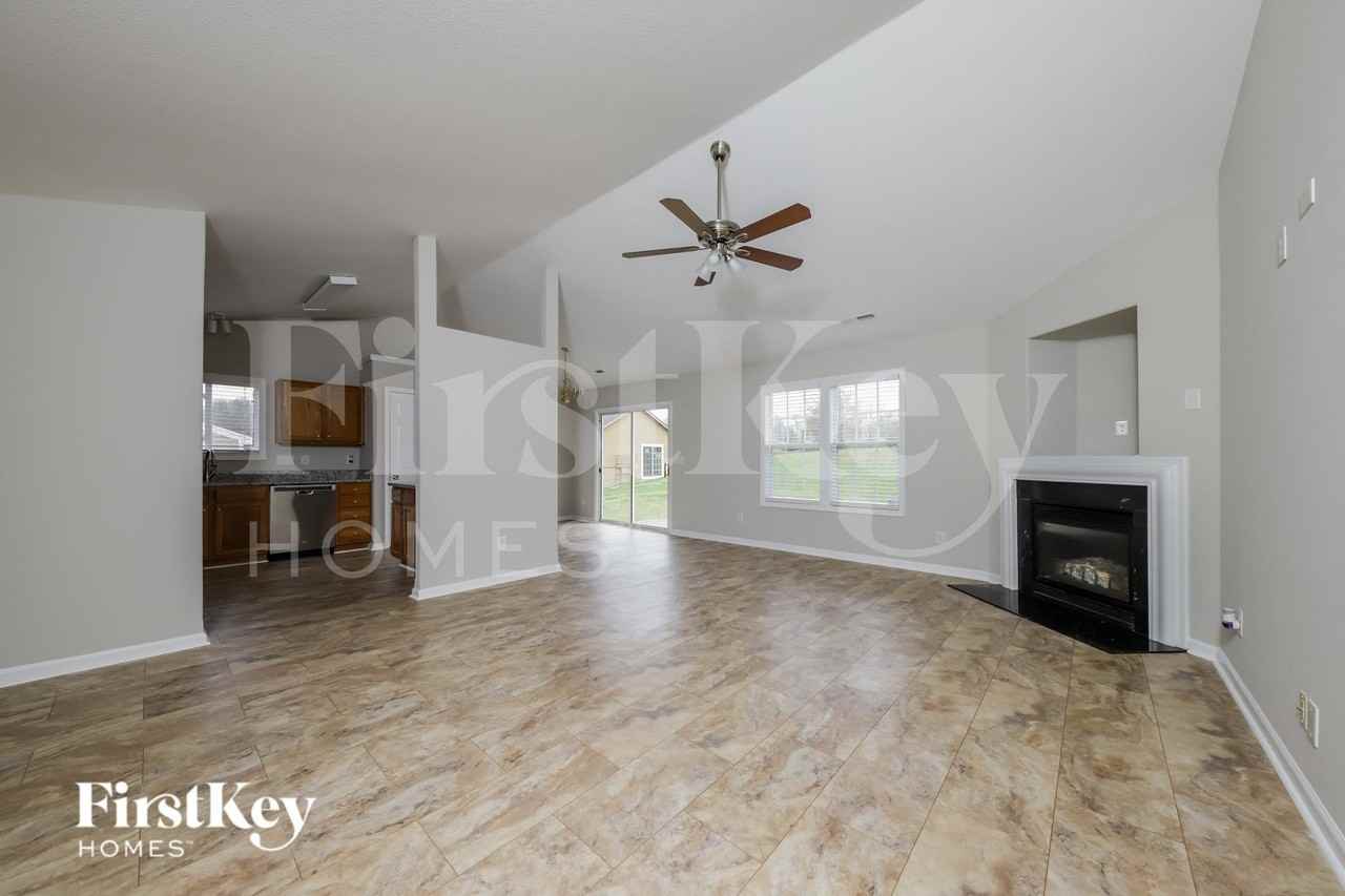 489 Camden Ridge Dr - Photo 4 of 15