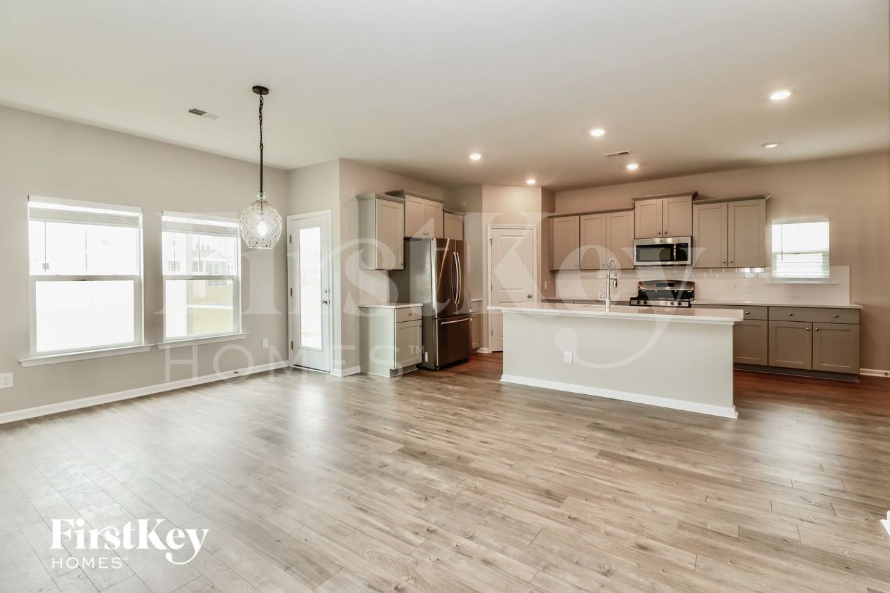 448 Richfield Way - Photo 5 of 15