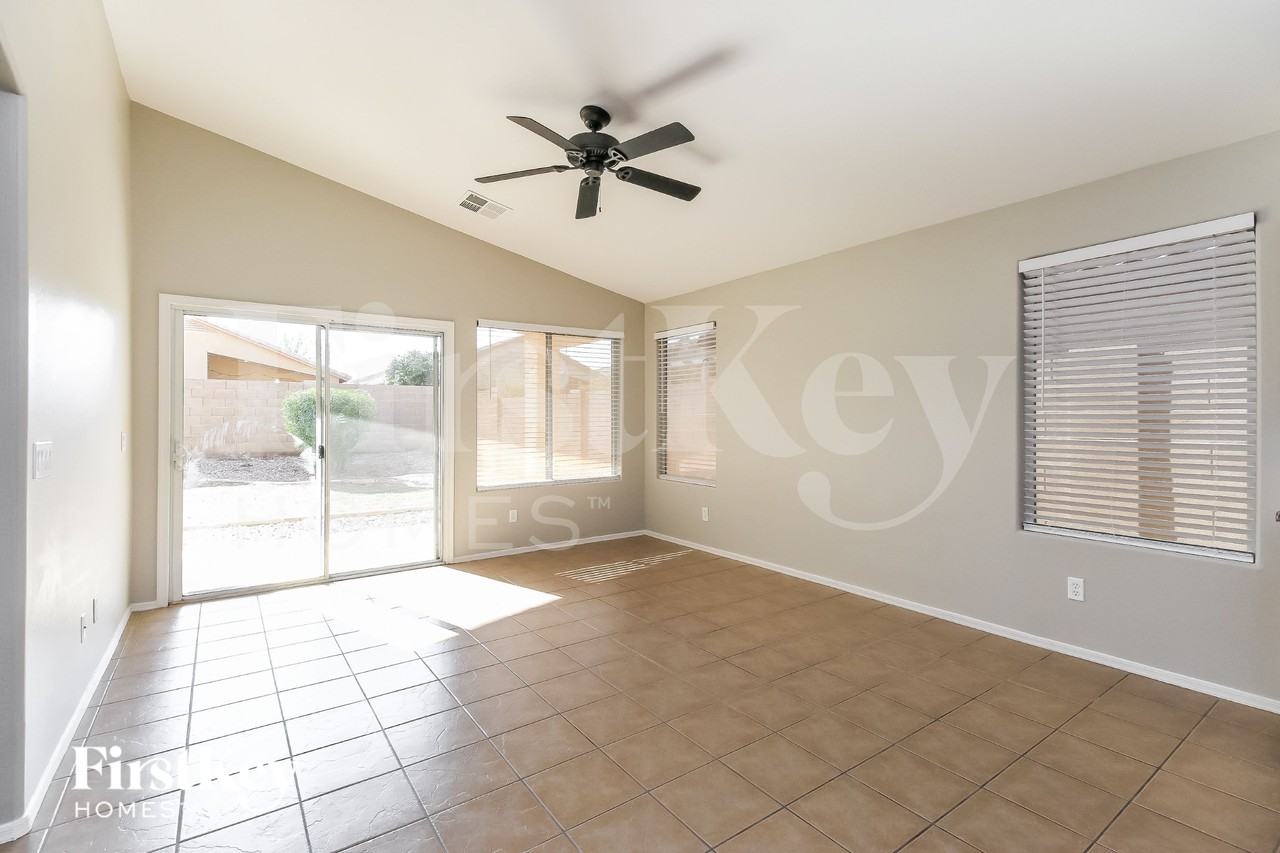 2851 W Peggy Dr - Photo 2 of 15