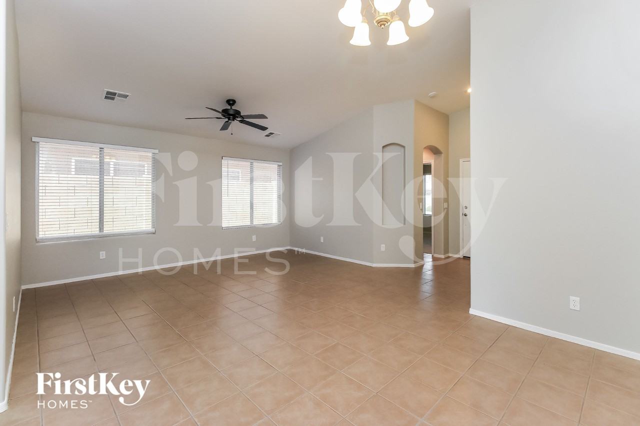 2851 W Peggy Dr - Photo 4 of 15